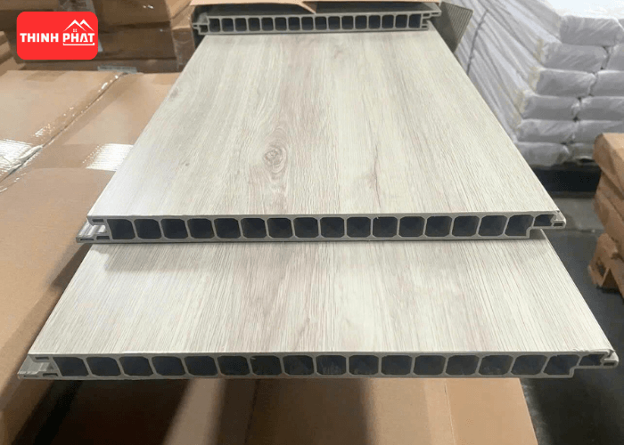 ve-sinh-san-nhua-chiu-luc-5