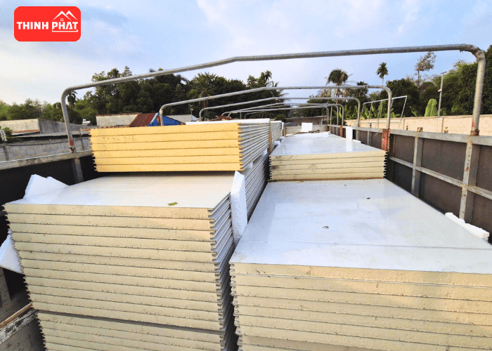 gia-tam-panel-cach-nhiet-8