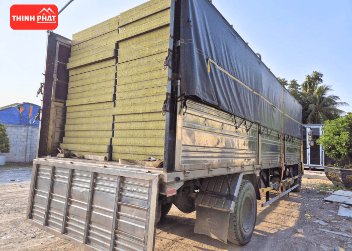 vach-ngan-nhe-panel-eps-pu-hay-rockwool-8
